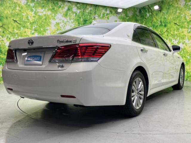 クラウンハイブリッド ハイブリッドロイヤルサルーンＧ　新品タイヤ／サンルーフ／保証書／純正　８インチ　ＳＤナビ／衝突安全装置／シートヒーター　全席／シート　フルレザー／ヘッドランプ　ＨＩＤ／ＥＴＣ／ＥＢＤ付ＡＢＳ／横滑り防止装置／アイドリングストップ（3枚目）