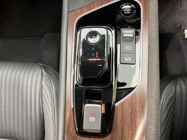 オーラ Ｇレザーエディション　新品タイヤ／ＢＯＳＥ／保証書／純正　９インチ　ＳＤナビ／インテリジェントルームミラー／エマージェンシーブレーキ／シートヒーター　前席／アラウンドビューモニター／車線逸脱防止支援システム　革シート（18枚目）