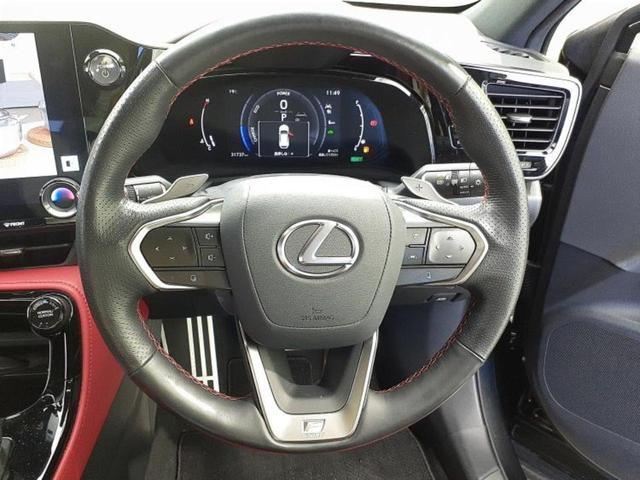 NX NX350h Fスポーツ サンルーフ/保証書/純正 SDナビ/デジタルインナーミラー/衝突安全装置/シートヒーター/パノラミックビューモニター/車線逸脱防止支援システム/シート 合皮/パーキングアシスト 自動操舵 全周囲カメラ(15枚目)