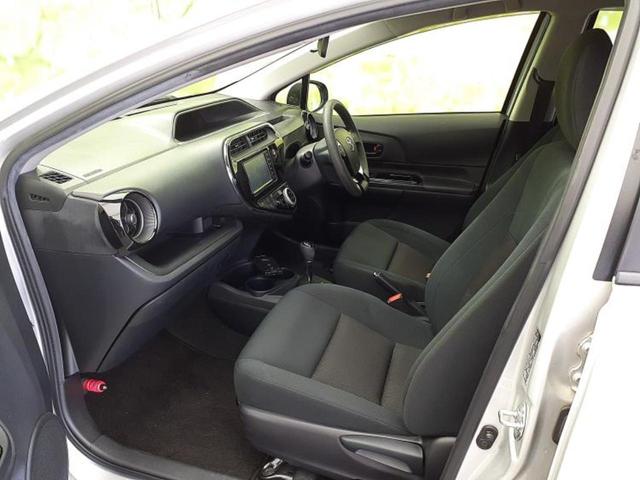 アクア Sスタイルブラック 新品タイヤ/純正 SDナビ/衝突安全装置/車線逸脱防止支援システム/ETC/EBD付ABS/横滑り防止装置/アイドリングストップ/ワンセグTV/エアバッグ 運転席/エアバッグ 助手席/パワーウインドウ(6枚目)