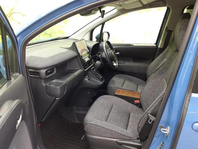 シエンタ Ｚ　新品タイヤ／保証書／純正　１０インチ　ＳＤナビ／フリップダウンモニター　純正　１１．５インチ／衝突安全装置／両側電動スライドドア／シートヒーター　前席／パノラミックビューモニター　衝突被害軽減システム（7枚目）