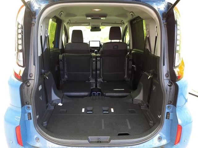 シエンタ Ｚ　新品タイヤ／保証書／純正　１０インチ　ＳＤナビ／フリップダウンモニター　純正　１１．５インチ／衝突安全装置／両側電動スライドドア／シートヒーター　前席／パノラミックビューモニター　衝突被害軽減システム（21枚目）