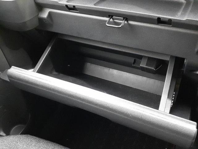 シエンタ Ｚ　新品タイヤ／保証書／純正　１０インチ　ＳＤナビ／フリップダウンモニター　純正　１１．５インチ／衝突安全装置／両側電動スライドドア／シートヒーター　前席／パノラミックビューモニター　衝突被害軽減システム（32枚目）