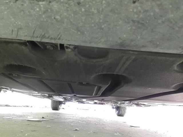 シエンタ Ｚ　新品タイヤ／保証書／純正　１０インチ　ＳＤナビ／フリップダウンモニター　純正　１１．５インチ／衝突安全装置／両側電動スライドドア／シートヒーター　前席／パノラミックビューモニター　衝突被害軽減システム（49枚目）