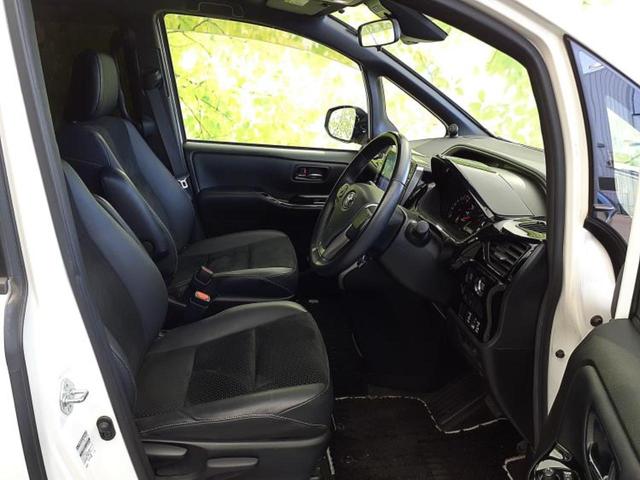 ヴォクシー ＺＳキラメキ３　新品タイヤ／純正エアロ／保証書／社外　１１インチ　ＳＤナビ／フリップダウンモニター　社外　１２．８インチ／衝突安全装置／両側電動スライドドア／車線逸脱防止支援システム／シート　ハーフレザー　フルエアロ（4枚目）