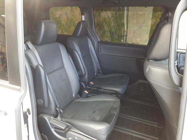 ヴォクシー ＺＳキラメキ３　新品タイヤ／純正エアロ／保証書／社外　１１インチ　ＳＤナビ／フリップダウンモニター　社外　１２．８インチ／衝突安全装置／両側電動スライドドア／車線逸脱防止支援システム／シート　ハーフレザー　フルエアロ（5枚目）