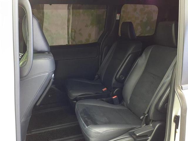 ヴォクシー ＺＳキラメキ３　新品タイヤ／純正エアロ／保証書／社外　１１インチ　ＳＤナビ／フリップダウンモニター　社外　１２．８インチ／衝突安全装置／両側電動スライドドア／車線逸脱防止支援システム／シート　ハーフレザー　フルエアロ（8枚目）