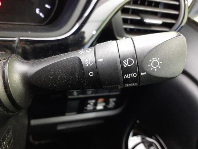 ヴォクシー ＺＳキラメキ３　新品タイヤ／純正エアロ／保証書／社外　１１インチ　ＳＤナビ／フリップダウンモニター　社外　１２．８インチ／衝突安全装置／両側電動スライドドア／車線逸脱防止支援システム／シート　ハーフレザー　フルエアロ（16枚目）