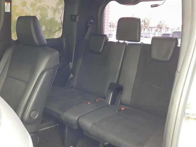 ヴォクシー ＺＳキラメキ３　新品タイヤ／純正エアロ／保証書／社外　１１インチ　ＳＤナビ／フリップダウンモニター　社外　１２．８インチ／衝突安全装置／両側電動スライドドア／車線逸脱防止支援システム／シート　ハーフレザー　フルエアロ（19枚目）