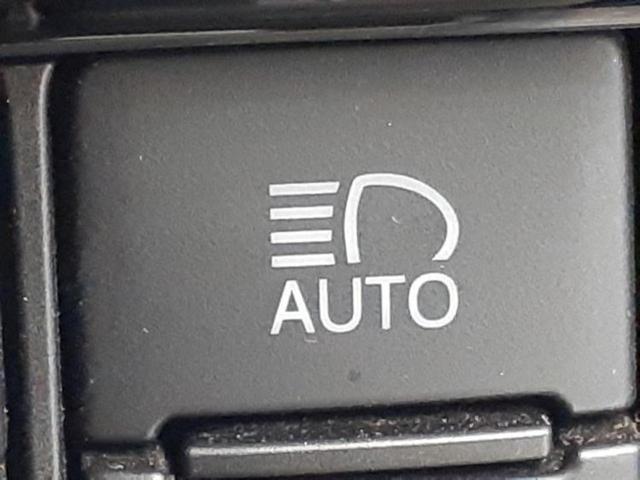 ヴォクシー ＺＳキラメキ３　新品タイヤ／純正エアロ／保証書／社外　１１インチ　ＳＤナビ／フリップダウンモニター　社外　１２．８インチ／衝突安全装置／両側電動スライドドア／車線逸脱防止支援システム／シート　ハーフレザー　フルエアロ（31枚目）