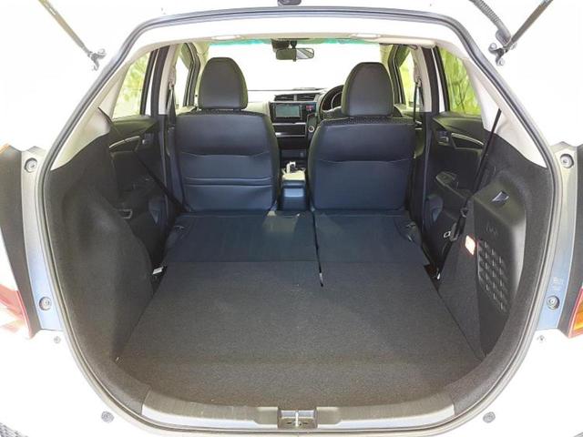 フィットハイブリッド ハイブリッド・Ｌパッケージ　新品タイヤ／社外　ナビ／パーキングアシスト　バックガイド／ヘッドランプ　ＨＩＤ／Ｂｌｕｅｔｏｏｔｈ接続／ＥＴＣ／ＥＢＤ付ＡＢＳ／横滑り防止装置／アイドリングストップ／ホンダセンシング　バックカメラ（19枚目）