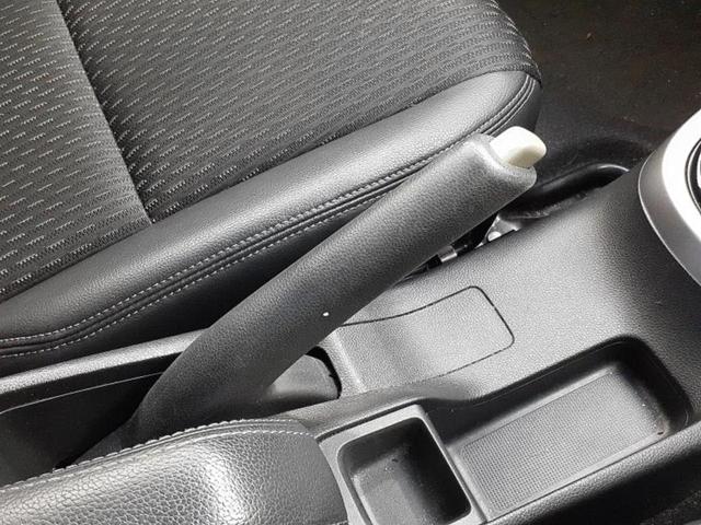 フィットハイブリッド ハイブリッド・Ｌパッケージ　新品タイヤ／社外　ナビ／パーキングアシスト　バックガイド／ヘッドランプ　ＨＩＤ／Ｂｌｕｅｔｏｏｔｈ接続／ＥＴＣ／ＥＢＤ付ＡＢＳ／横滑り防止装置／アイドリングストップ／ホンダセンシング　バックカメラ（41枚目）