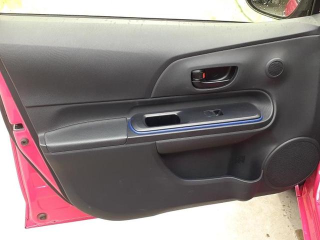 アクア Ｓ　新品タイヤ／保証書／純正　ＳＤナビ／ＥＴＣ／ＥＢＤ付ＡＢＳ／横滑り防止装置／アイドリングストップ／バックモニター／フルセグＴＶ／エアバッグ　運転席／エアバッグ　助手席／パワーウインドウ　バックカメラ（21枚目）