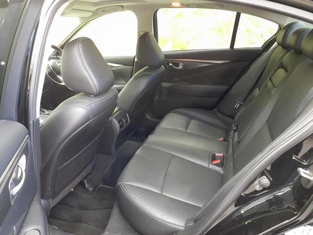 スカイライン ＧＴタイプＳＰ　新品タイヤ／サンルーフ／ＢＯＳＥ／純正　ＳＤナビ／衝突安全装置／シートヒーター　前席／アラウンドビューモニター／車線逸脱防止支援システム／シート　フルレザー／ドライブレコーダー　社外　革シート（7枚目）