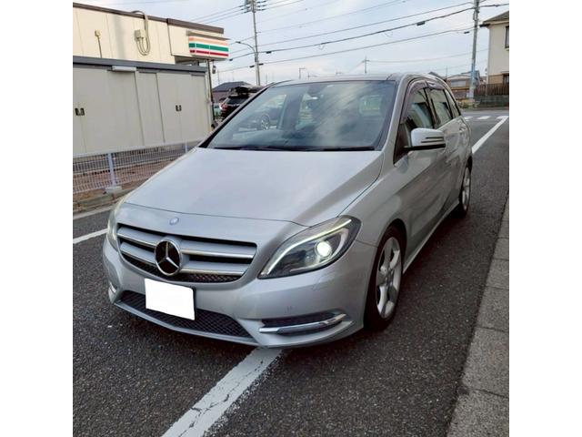 Ｂクラス Ｂ１８０　スポーツ　パノラマルーフ　黒革スポーツシート　運転席・助手席パワーシート　　シートヒーター　純正ＨＤＤナビ＆フルセグＴＶ　Ｂカメラ　ＥＴＣ　１７ＡＷ　レーダーセーフティーＰＫＧ　バリューＰＫＧ　禁煙車（5枚目）
