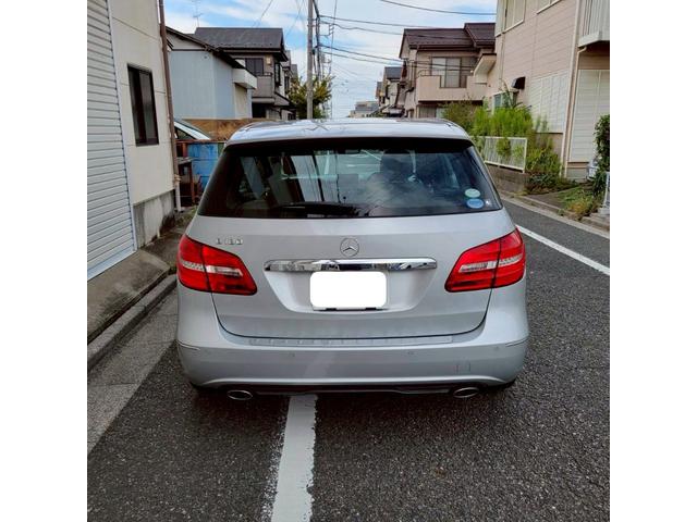 Ｂクラス Ｂ１８０　スポーツ　パノラマルーフ　黒革スポーツシート　運転席・助手席パワーシート　　シートヒーター　純正ＨＤＤナビ＆フルセグＴＶ　Ｂカメラ　ＥＴＣ　１７ＡＷ　レーダーセーフティーＰＫＧ　バリューＰＫＧ　禁煙車（7枚目）
