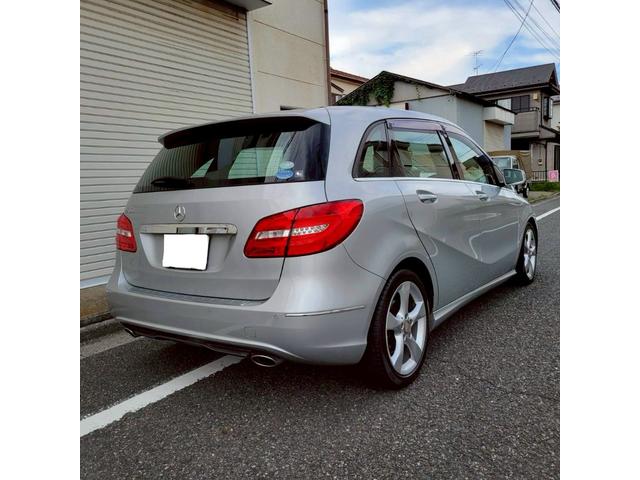 Ｂクラス Ｂ１８０　スポーツ　パノラマルーフ　黒革スポーツシート　運転席・助手席パワーシート　　シートヒーター　純正ＨＤＤナビ＆フルセグＴＶ　Ｂカメラ　ＥＴＣ　１７ＡＷ　レーダーセーフティーＰＫＧ　バリューＰＫＧ　禁煙車（8枚目）