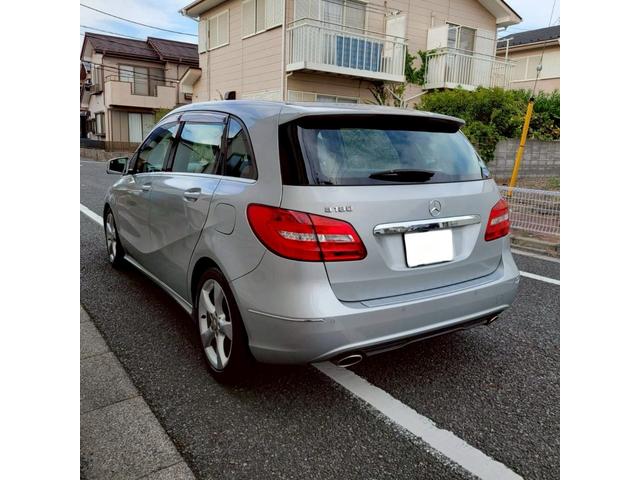 Ｂクラス Ｂ１８０　スポーツ　パノラマルーフ　黒革スポーツシート　運転席・助手席パワーシート　　シートヒーター　純正ＨＤＤナビ＆フルセグＴＶ　Ｂカメラ　ＥＴＣ　１７ＡＷ　レーダーセーフティーＰＫＧ　バリューＰＫＧ　禁煙車（9枚目）