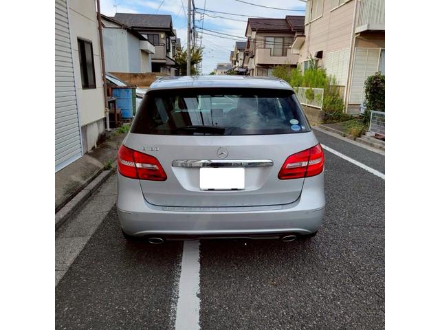 Ｂクラス Ｂ１８０　スポーツ　パノラマルーフ　黒革スポーツシート　運転席・助手席パワーシート　　シートヒーター　純正ＨＤＤナビ＆フルセグＴＶ　Ｂカメラ　ＥＴＣ　１７ＡＷ　レーダーセーフティーＰＫＧ　バリューＰＫＧ　禁煙車（10枚目）