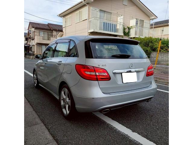 Ｂクラス Ｂ１８０　スポーツ　パノラマルーフ　黒革スポーツシート　運転席・助手席パワーシート　　シートヒーター　純正ＨＤＤナビ＆フルセグＴＶ　Ｂカメラ　ＥＴＣ　１７ＡＷ　レーダーセーフティーＰＫＧ　バリューＰＫＧ　禁煙車（11枚目）