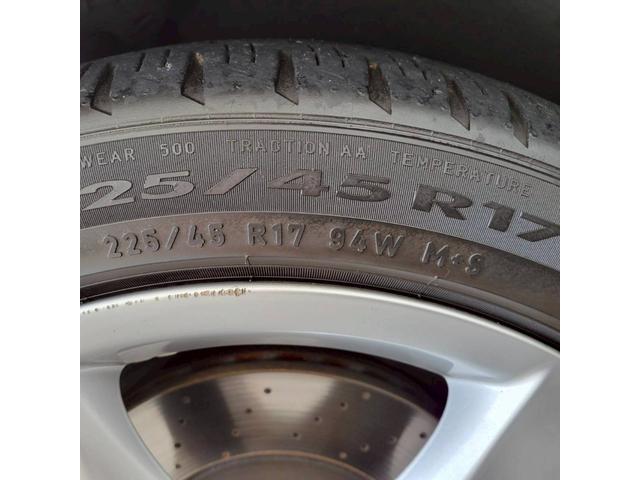 Ｂクラス Ｂ１８０　スポーツ　パノラマルーフ　黒革スポーツシート　運転席・助手席パワーシート　　シートヒーター　純正ＨＤＤナビ＆フルセグＴＶ　Ｂカメラ　ＥＴＣ　１７ＡＷ　レーダーセーフティーＰＫＧ　バリューＰＫＧ　禁煙車（24枚目）