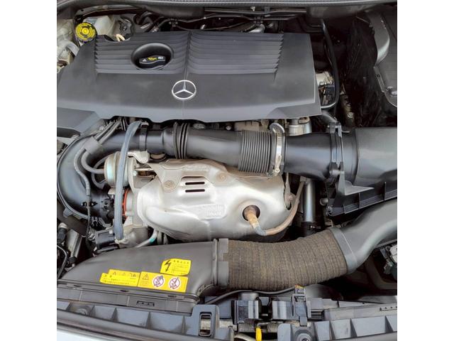Ｂクラス Ｂ１８０　スポーツ　パノラマルーフ　黒革スポーツシート　運転席・助手席パワーシート　　シートヒーター　純正ＨＤＤナビ＆フルセグＴＶ　Ｂカメラ　ＥＴＣ　１７ＡＷ　レーダーセーフティーＰＫＧ　バリューＰＫＧ　禁煙車（27枚目）