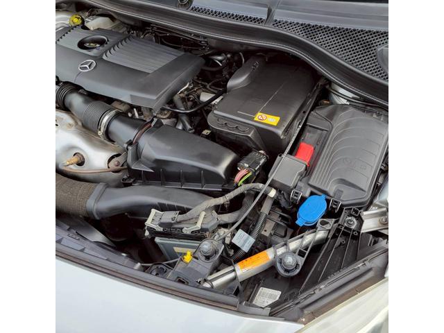 Ｂクラス Ｂ１８０　スポーツ　パノラマルーフ　黒革スポーツシート　運転席・助手席パワーシート　　シートヒーター　純正ＨＤＤナビ＆フルセグＴＶ　Ｂカメラ　ＥＴＣ　１７ＡＷ　レーダーセーフティーＰＫＧ　バリューＰＫＧ　禁煙車（29枚目）