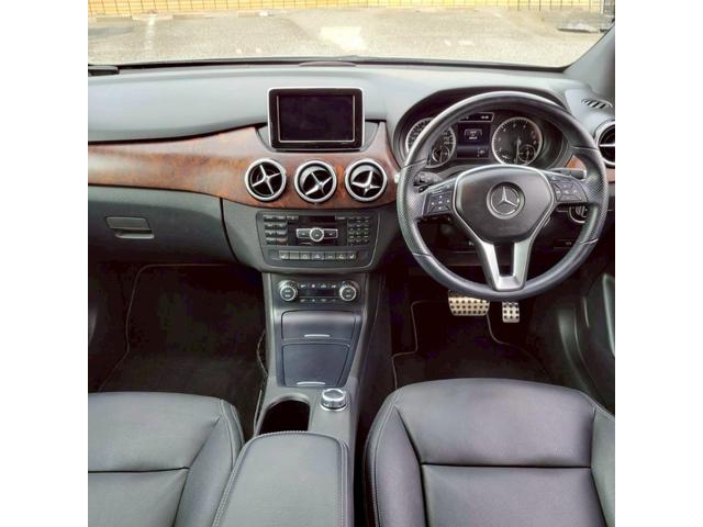 Ｂクラス Ｂ１８０　スポーツ　パノラマルーフ　黒革スポーツシート　運転席・助手席パワーシート　　シートヒーター　純正ＨＤＤナビ＆フルセグＴＶ　Ｂカメラ　ＥＴＣ　１７ＡＷ　レーダーセーフティーＰＫＧ　バリューＰＫＧ　禁煙車（32枚目）