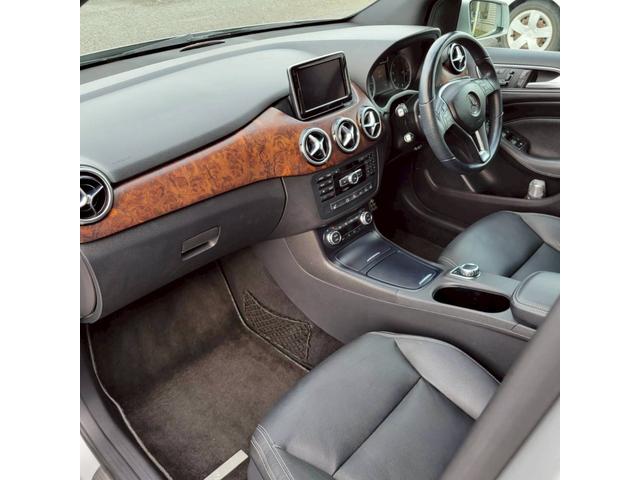Ｂクラス Ｂ１８０　スポーツ　パノラマルーフ　黒革スポーツシート　運転席・助手席パワーシート　　シートヒーター　純正ＨＤＤナビ＆フルセグＴＶ　Ｂカメラ　ＥＴＣ　１７ＡＷ　レーダーセーフティーＰＫＧ　バリューＰＫＧ　禁煙車（37枚目）