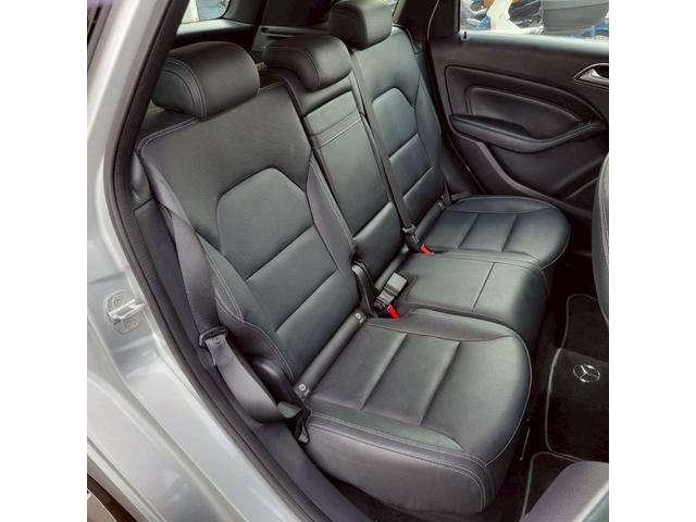 Ｂクラス Ｂ１８０　スポーツ　パノラマルーフ　黒革スポーツシート　運転席・助手席パワーシート　　シートヒーター　純正ＨＤＤナビ＆フルセグＴＶ　Ｂカメラ　ＥＴＣ　１７ＡＷ　レーダーセーフティーＰＫＧ　バリューＰＫＧ　禁煙車（41枚目）