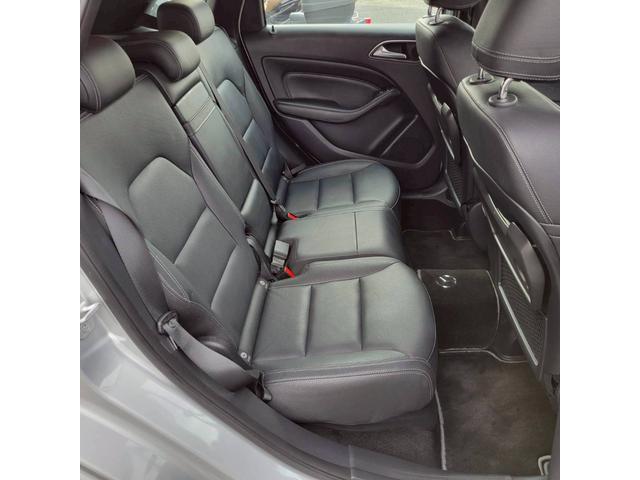 Ｂクラス Ｂ１８０　スポーツ　パノラマルーフ　黒革スポーツシート　運転席・助手席パワーシート　　シートヒーター　純正ＨＤＤナビ＆フルセグＴＶ　Ｂカメラ　ＥＴＣ　１７ＡＷ　レーダーセーフティーＰＫＧ　バリューＰＫＧ　禁煙車（42枚目）