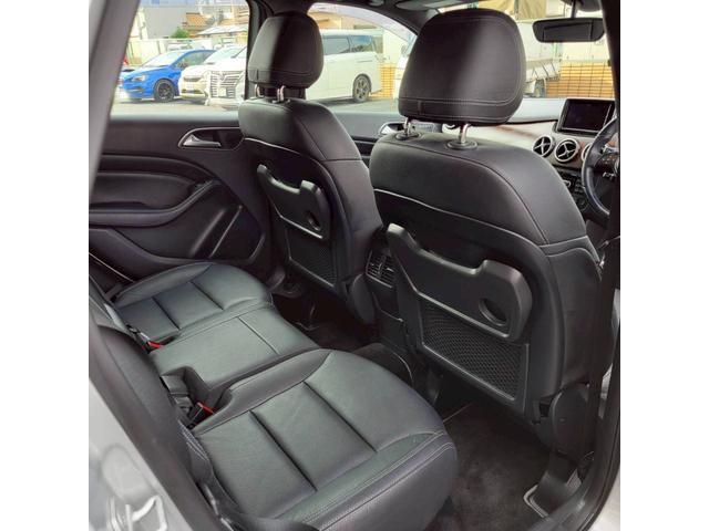 Ｂクラス Ｂ１８０　スポーツ　パノラマルーフ　黒革スポーツシート　運転席・助手席パワーシート　　シートヒーター　純正ＨＤＤナビ＆フルセグＴＶ　Ｂカメラ　ＥＴＣ　１７ＡＷ　レーダーセーフティーＰＫＧ　バリューＰＫＧ　禁煙車（43枚目）