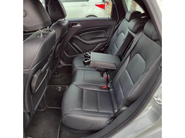 Ｂクラス Ｂ１８０　スポーツ　パノラマルーフ　黒革スポーツシート　運転席・助手席パワーシート　　シートヒーター　純正ＨＤＤナビ＆フルセグＴＶ　Ｂカメラ　ＥＴＣ　１７ＡＷ　レーダーセーフティーＰＫＧ　バリューＰＫＧ　禁煙車（45枚目）