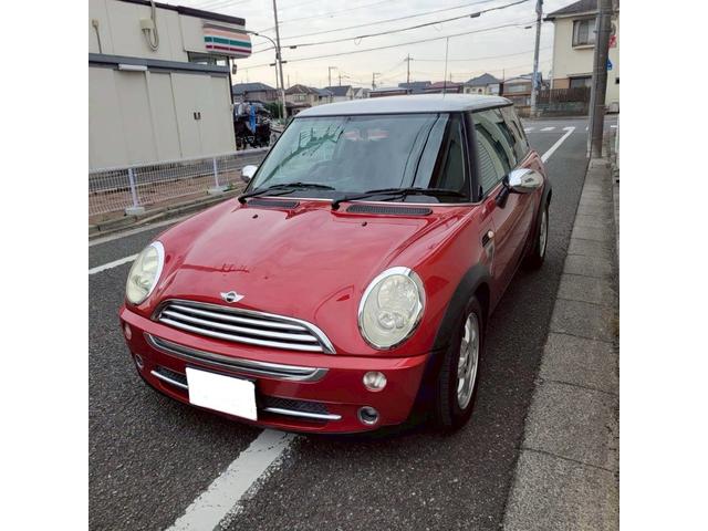 ＭＩＮＩ クーパー　セブン　後期モデル　特別仕様車　専用色ソーラーレッド／シルバールーフ　メッキミラー　専用シート＆専用１６ＡＷ　ＥＴＣ　フォグ　キーレスキー（2枚目）