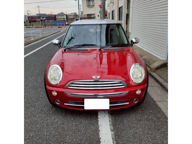 ＭＩＮＩ クーパー　セブン　後期モデル　特別仕様車　専用色ソーラーレッド／シルバールーフ　メッキミラー　専用シート＆専用１６ＡＷ　ＥＴＣ　フォグ　キーレスキー（4枚目）