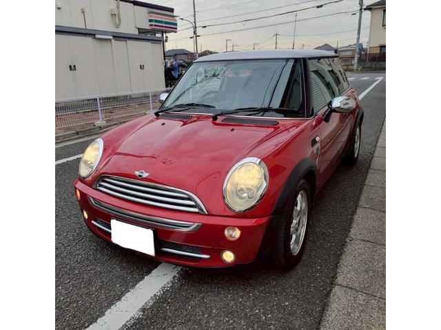 ＭＩＮＩ クーパー　セブン　後期モデル　特別仕様車　専用色ソーラーレッド／シルバールーフ　メッキミラー　専用シート＆専用１６ＡＷ　ＥＴＣ　フォグ　キーレスキー（5枚目）