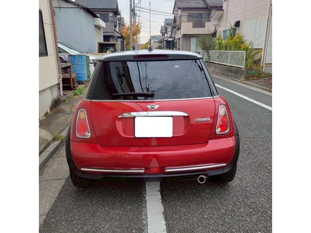 ＭＩＮＩ クーパー　セブン　後期モデル　特別仕様車　専用色ソーラーレッド／シルバールーフ　メッキミラー　専用シート＆専用１６ＡＷ　ＥＴＣ　フォグ　キーレスキー（7枚目）