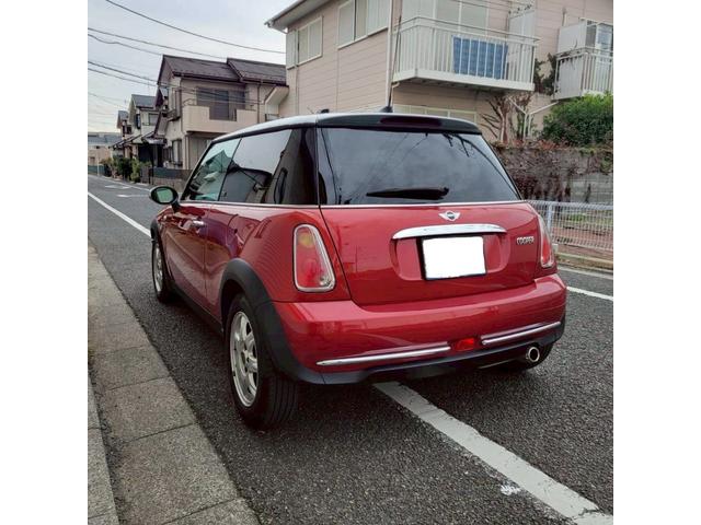 ＭＩＮＩ クーパー　セブン　後期モデル　特別仕様車　専用色ソーラーレッド／シルバールーフ　メッキミラー　専用シート＆専用１６ＡＷ　ＥＴＣ　フォグ　キーレスキー（9枚目）
