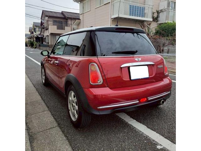 ＭＩＮＩ クーパー　セブン　後期モデル　特別仕様車　専用色ソーラーレッド／シルバールーフ　メッキミラー　専用シート＆専用１６ＡＷ　ＥＴＣ　フォグ　キーレスキー（11枚目）