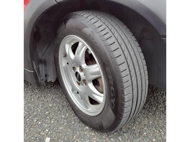 ＭＩＮＩ クーパー　セブン　後期モデル　特別仕様車　専用色ソーラーレッド／シルバールーフ　メッキミラー　専用シート＆専用１６ＡＷ　ＥＴＣ　フォグ　キーレスキー（25枚目）