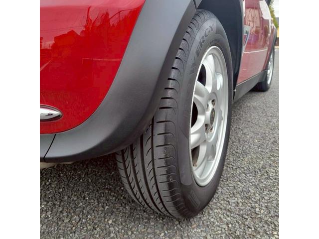 ＭＩＮＩ クーパー　セブン　後期モデル　特別仕様車　専用色ソーラーレッド／シルバールーフ　メッキミラー　専用シート＆専用１６ＡＷ　ＥＴＣ　フォグ　キーレスキー（28枚目）