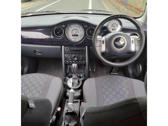 ＭＩＮＩ クーパー　セブン　後期モデル　特別仕様車　専用色ソーラーレッド／シルバールーフ　メッキミラー　専用シート＆専用１６ＡＷ　ＥＴＣ　フォグ　キーレスキー（34枚目）