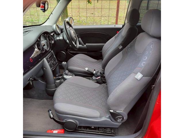 ＭＩＮＩ クーパー　セブン　後期モデル　特別仕様車　専用色ソーラーレッド／シルバールーフ　メッキミラー　専用シート＆専用１６ＡＷ　ＥＴＣ　フォグ　キーレスキー（40枚目）