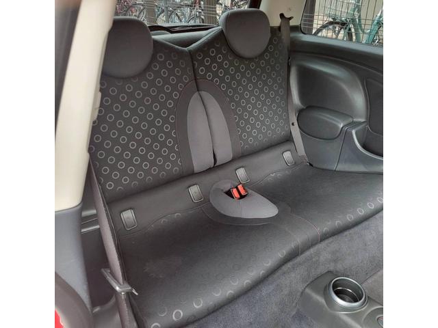 ＭＩＮＩ クーパー　セブン　後期モデル　特別仕様車　専用色ソーラーレッド／シルバールーフ　メッキミラー　専用シート＆専用１６ＡＷ　ＥＴＣ　フォグ　キーレスキー（41枚目）