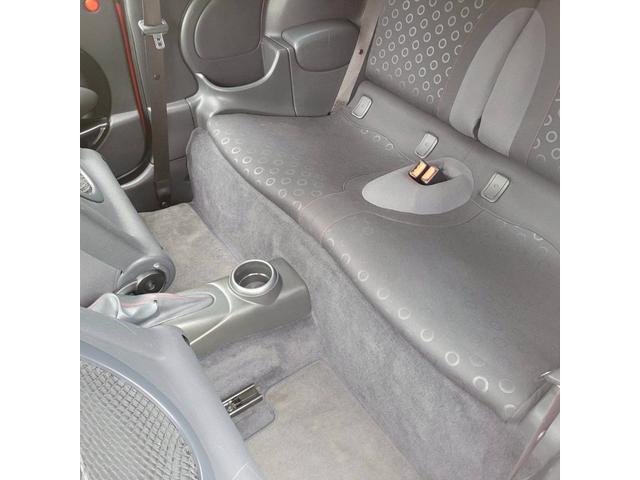 ＭＩＮＩ クーパー　セブン　後期モデル　特別仕様車　専用色ソーラーレッド／シルバールーフ　メッキミラー　専用シート＆専用１６ＡＷ　ＥＴＣ　フォグ　キーレスキー（44枚目）