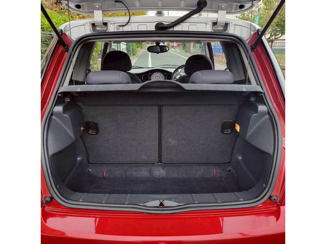 ＭＩＮＩ クーパー　セブン　後期モデル　特別仕様車　専用色ソーラーレッド／シルバールーフ　メッキミラー　専用シート＆専用１６ＡＷ　ＥＴＣ　フォグ　キーレスキー（45枚目）