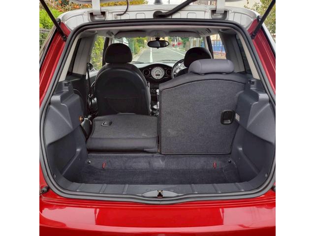 ＭＩＮＩ クーパー　セブン　後期モデル　特別仕様車　専用色ソーラーレッド／シルバールーフ　メッキミラー　専用シート＆専用１６ＡＷ　ＥＴＣ　フォグ　キーレスキー（46枚目）