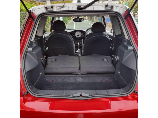 ＭＩＮＩ クーパー　セブン　後期モデル　特別仕様車　専用色ソーラーレッド／シルバールーフ　メッキミラー　専用シート＆専用１６ＡＷ　ＥＴＣ　フォグ　キーレスキー（47枚目）