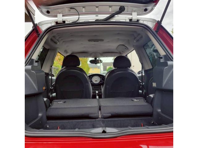 ＭＩＮＩ クーパー　セブン　後期モデル　特別仕様車　専用色ソーラーレッド／シルバールーフ　メッキミラー　専用シート＆専用１６ＡＷ　ＥＴＣ　フォグ　キーレスキー（48枚目）