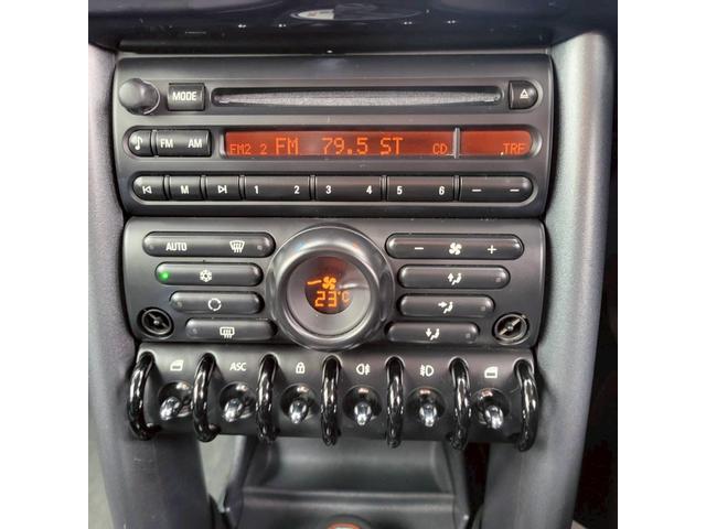 ＭＩＮＩ クーパー　セブン　後期モデル　特別仕様車　専用色ソーラーレッド／シルバールーフ　メッキミラー　専用シート＆専用１６ＡＷ　ＥＴＣ　フォグ　キーレスキー（52枚目）